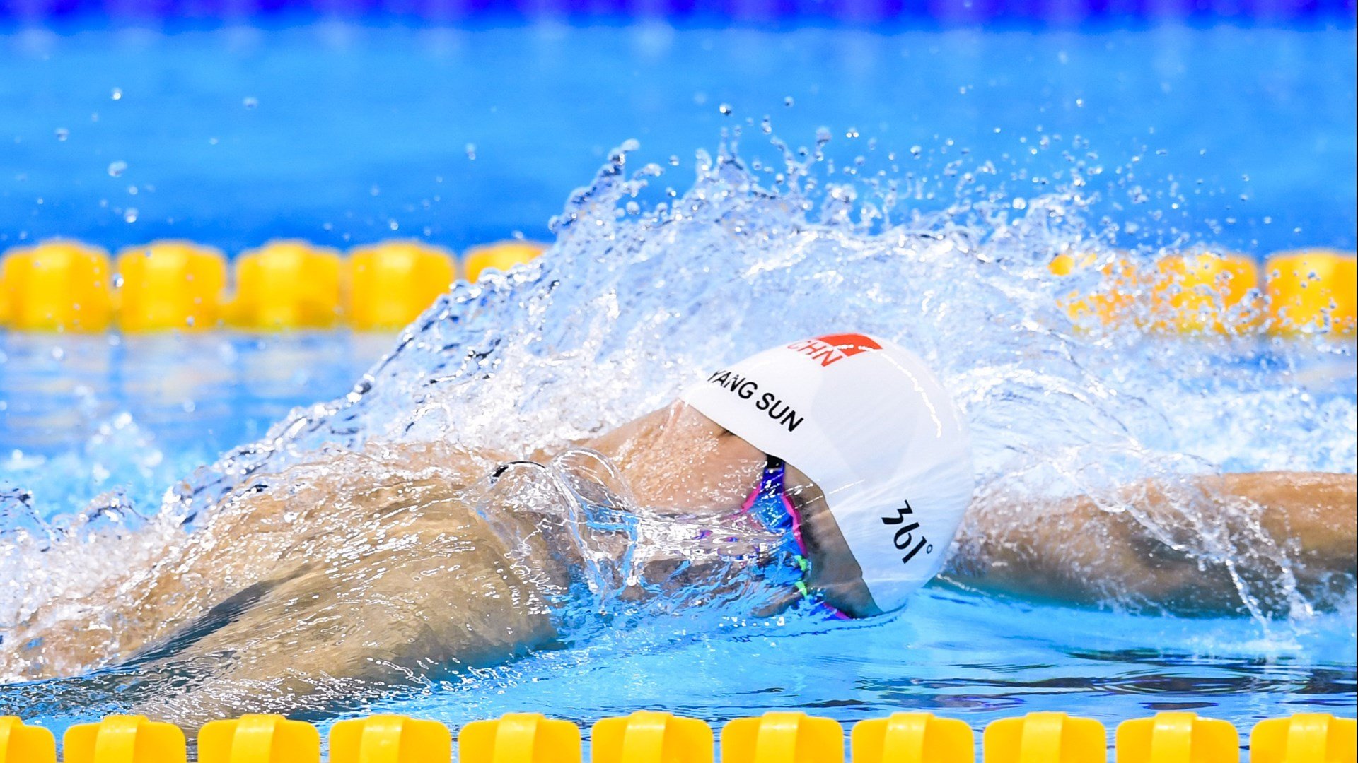 Popovici蝉联男子200 m自由泳金牌